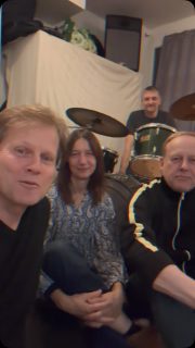 MOMENT… ANKÜNDIGUNG! das neue Album kommt - Hansagold „Ich bin noch hier“ bald überall #superband #deutschpop #hamburgerschule #indie #sowasvon